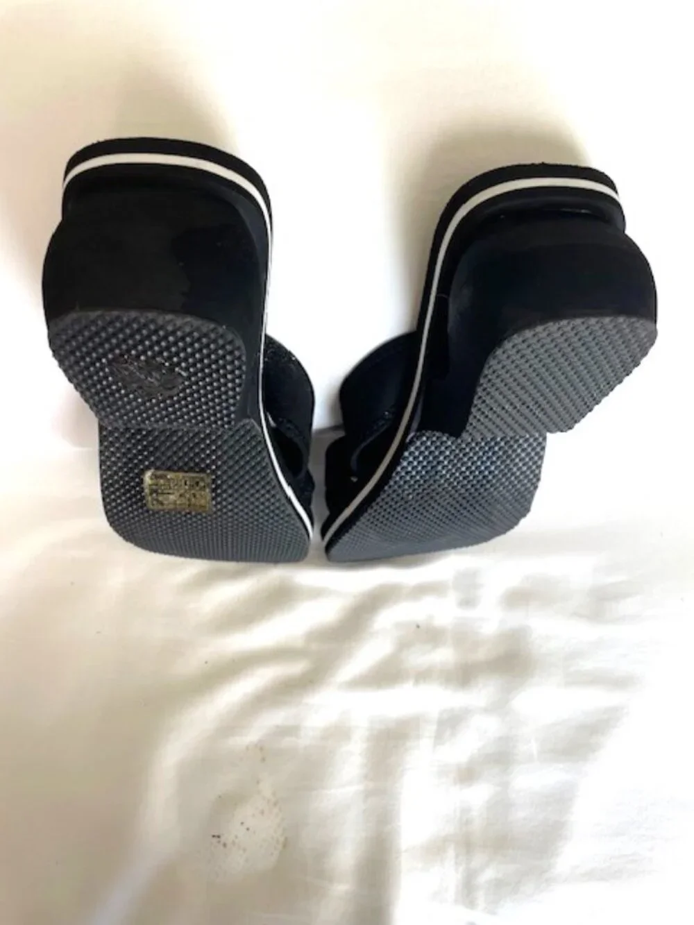Skechers black sandal with white trim - Picture 4 of 6